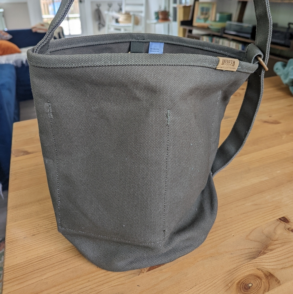 Duluth Trading bucket bag